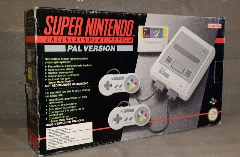 Super Nintendo SNES + Super Mario World (boxed)