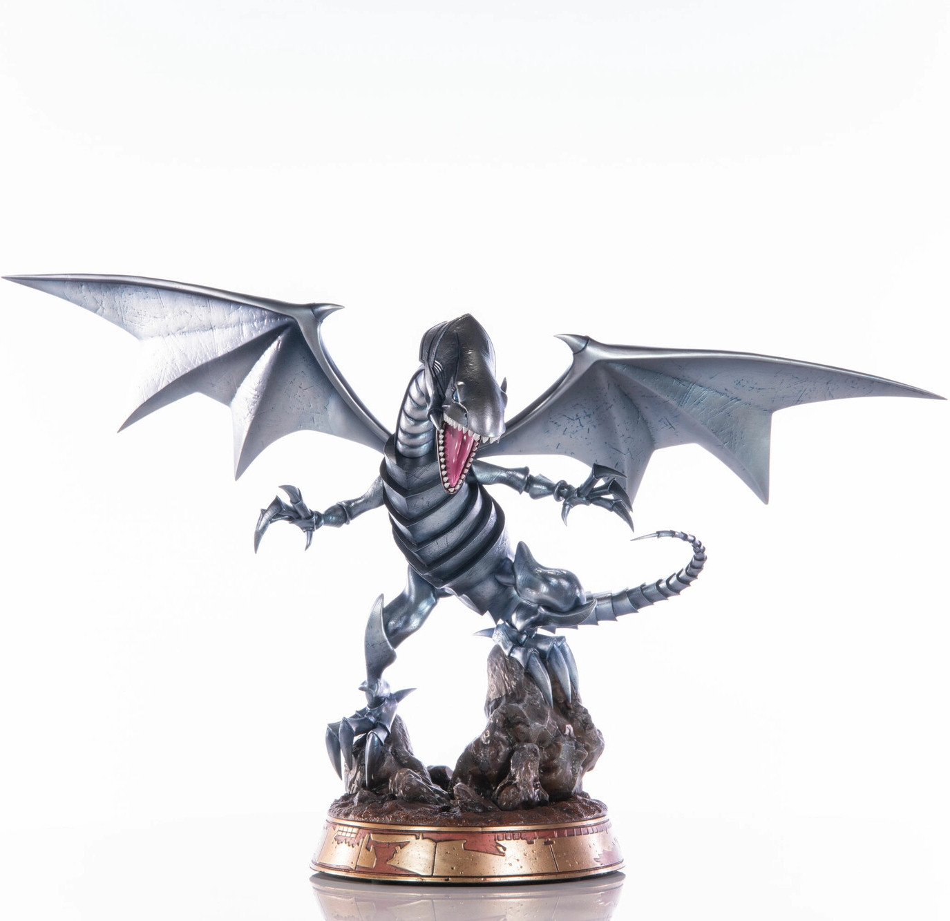Yu-Gi-Oh Blue-Eyes White Dragon Silver Edition PVC Statue