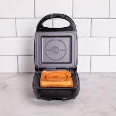 Pokémon Panini Sandwich Maker - Pokeball voor de Merchandise preorder plaatsen op nedgame.nl