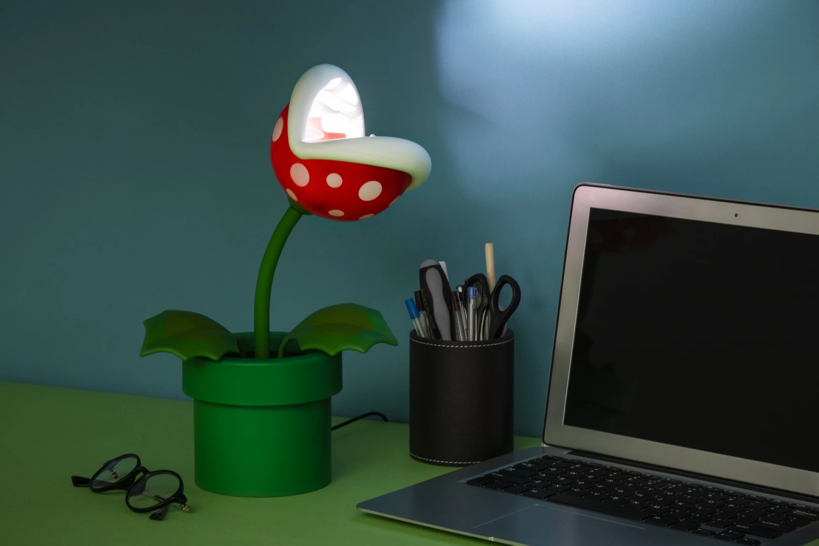 Super Mario - Piranha Plant Posable Lamp voor de Merchandise kopen op nedgame.nl